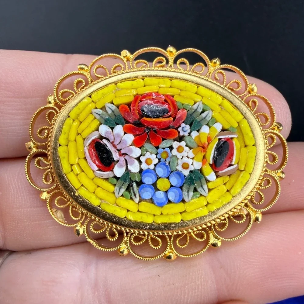 Vintage‎ Micri Mosaic Brooch Gold Tone Yellow Background Stamped Italy